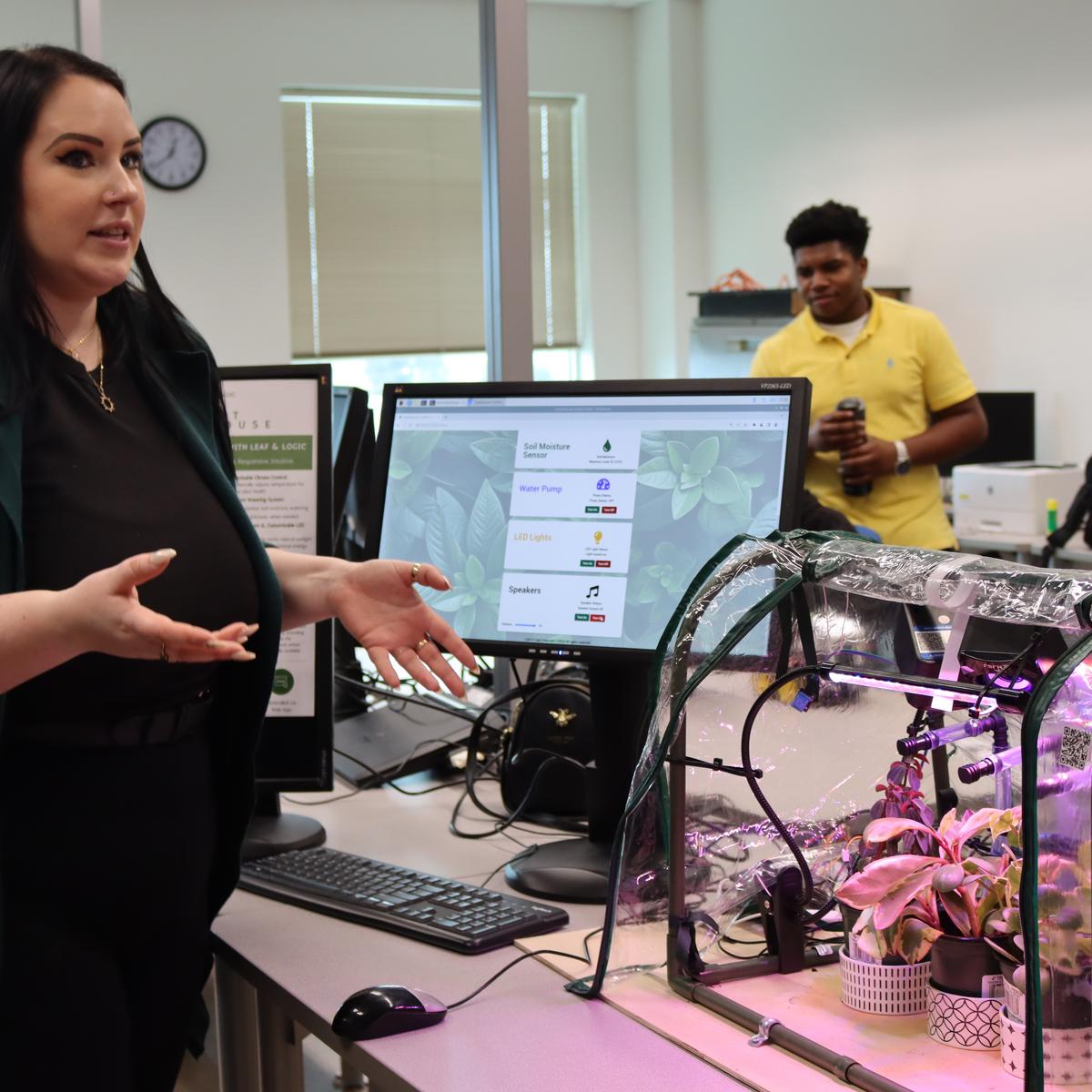 a student at the ITAS fair showing and talking abut their project