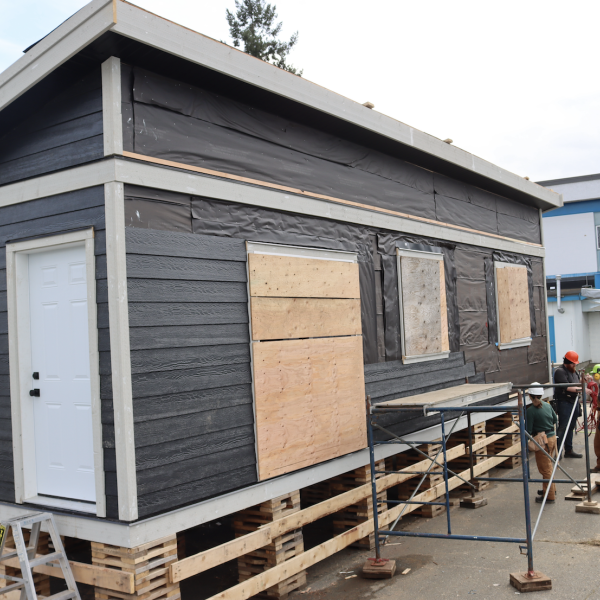 VIU Cowichan carpentry students working on the tiny home