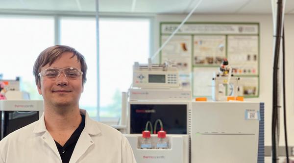 Jindar Sboto smiles while working in a VIU Chemistry lab.