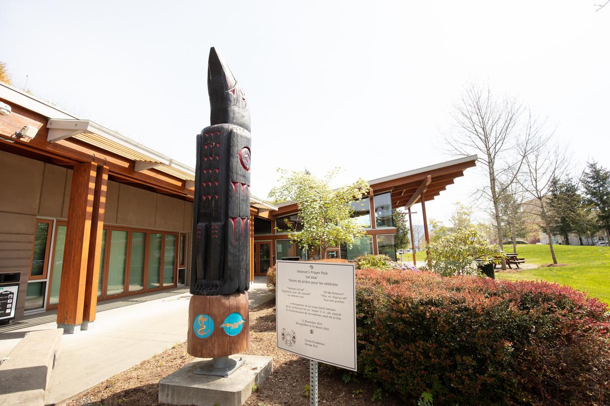 Indigenous Veterans Totem Pole at VIU Cowichan