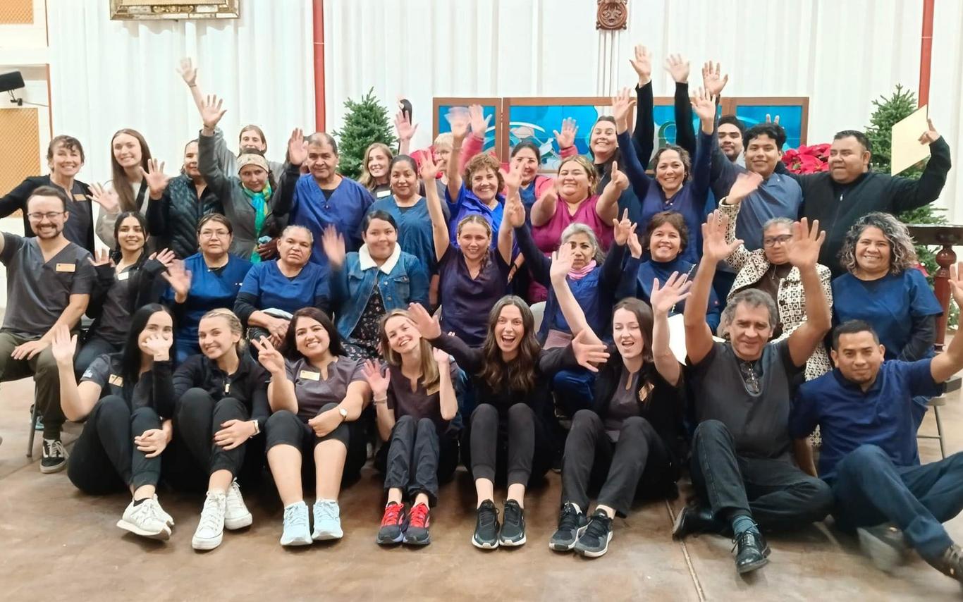 Group photo of nursing students in Mexico