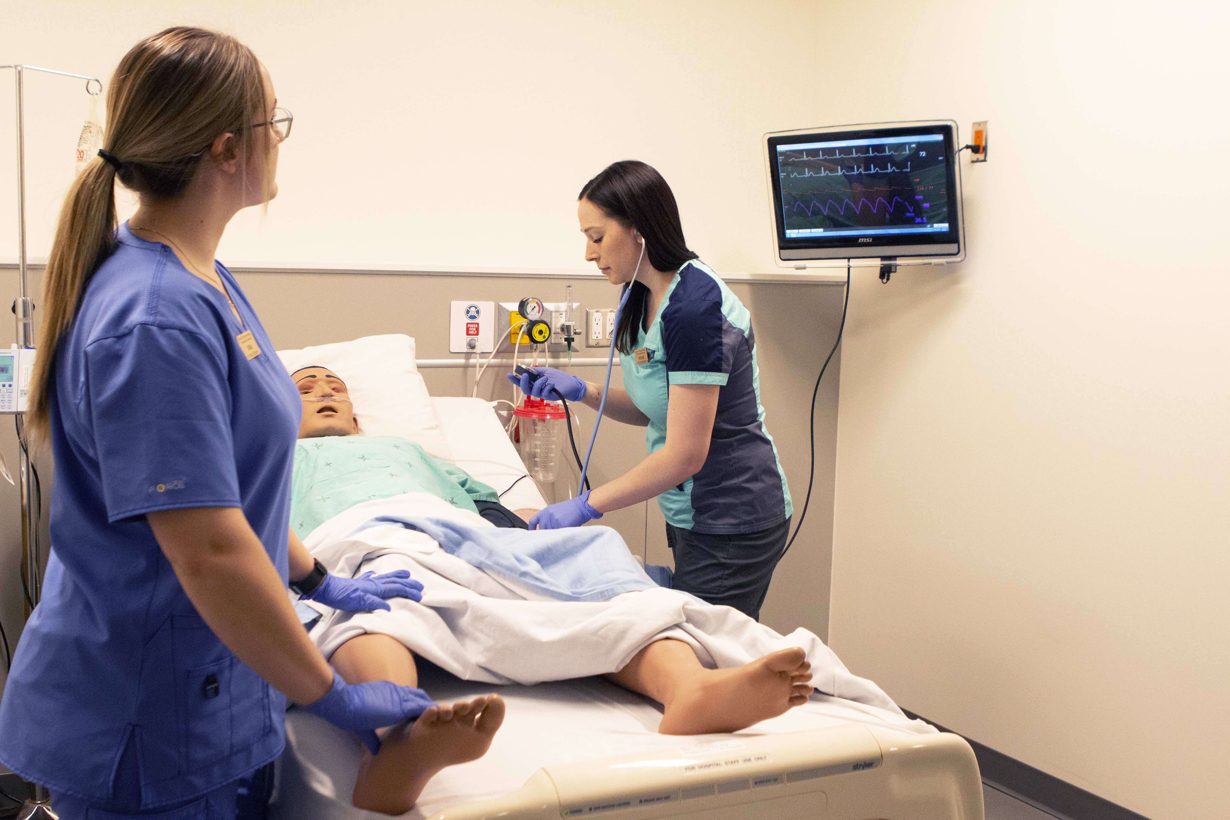 Students Solidify Critical Care Training in New Facility
